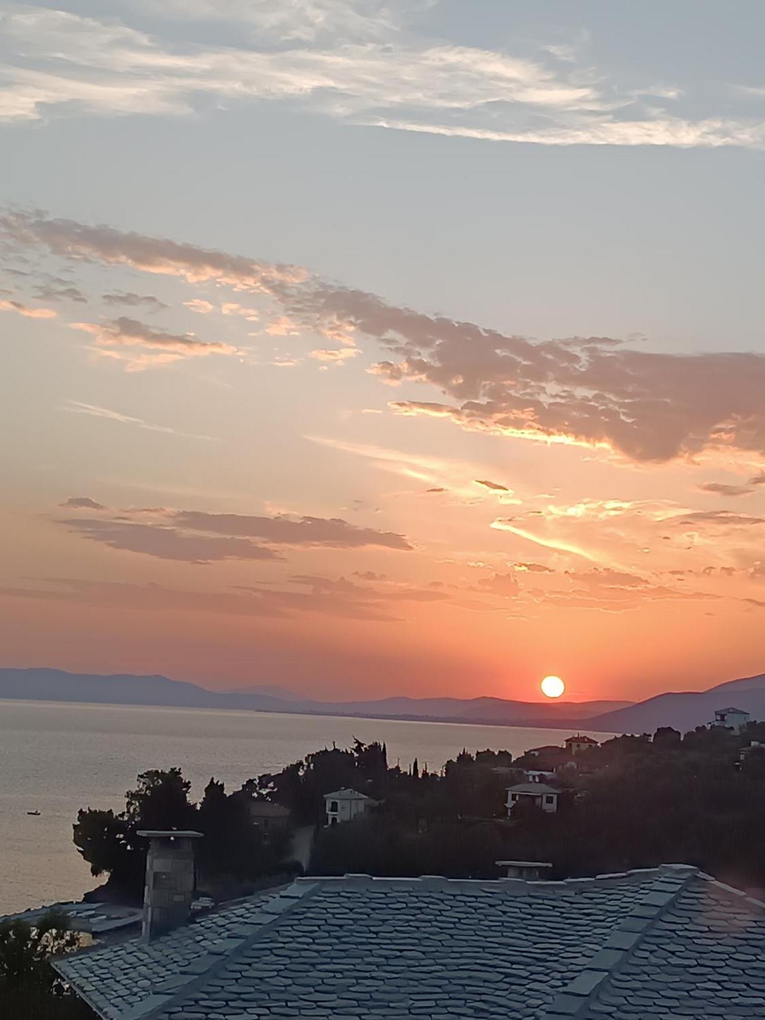 아피소스 Mesonisi Με Υπέροχη Θέα Στον Παγασητικό!! 빌라 외부 사진